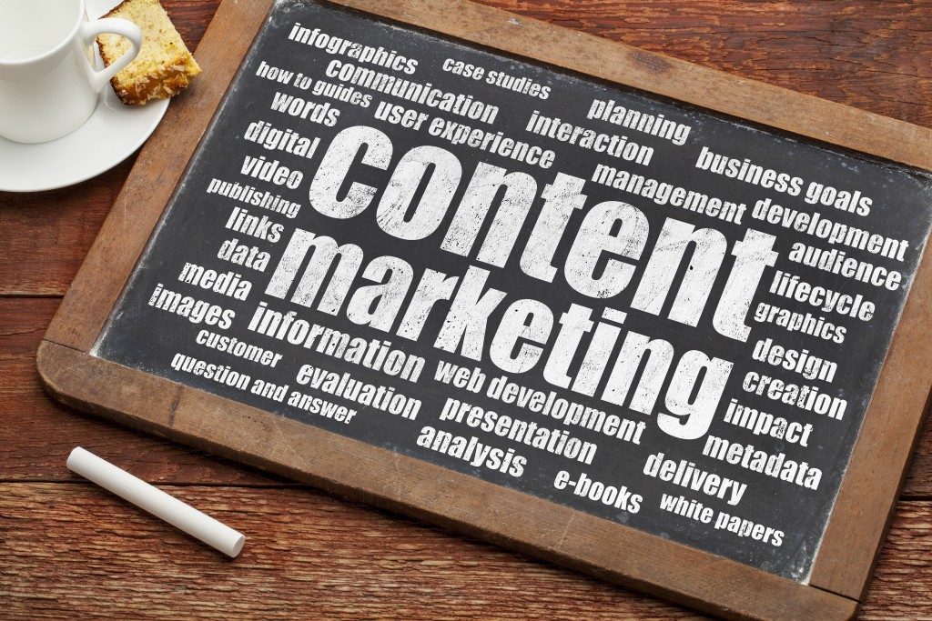 content marketing on chalkboard with keyword cloud